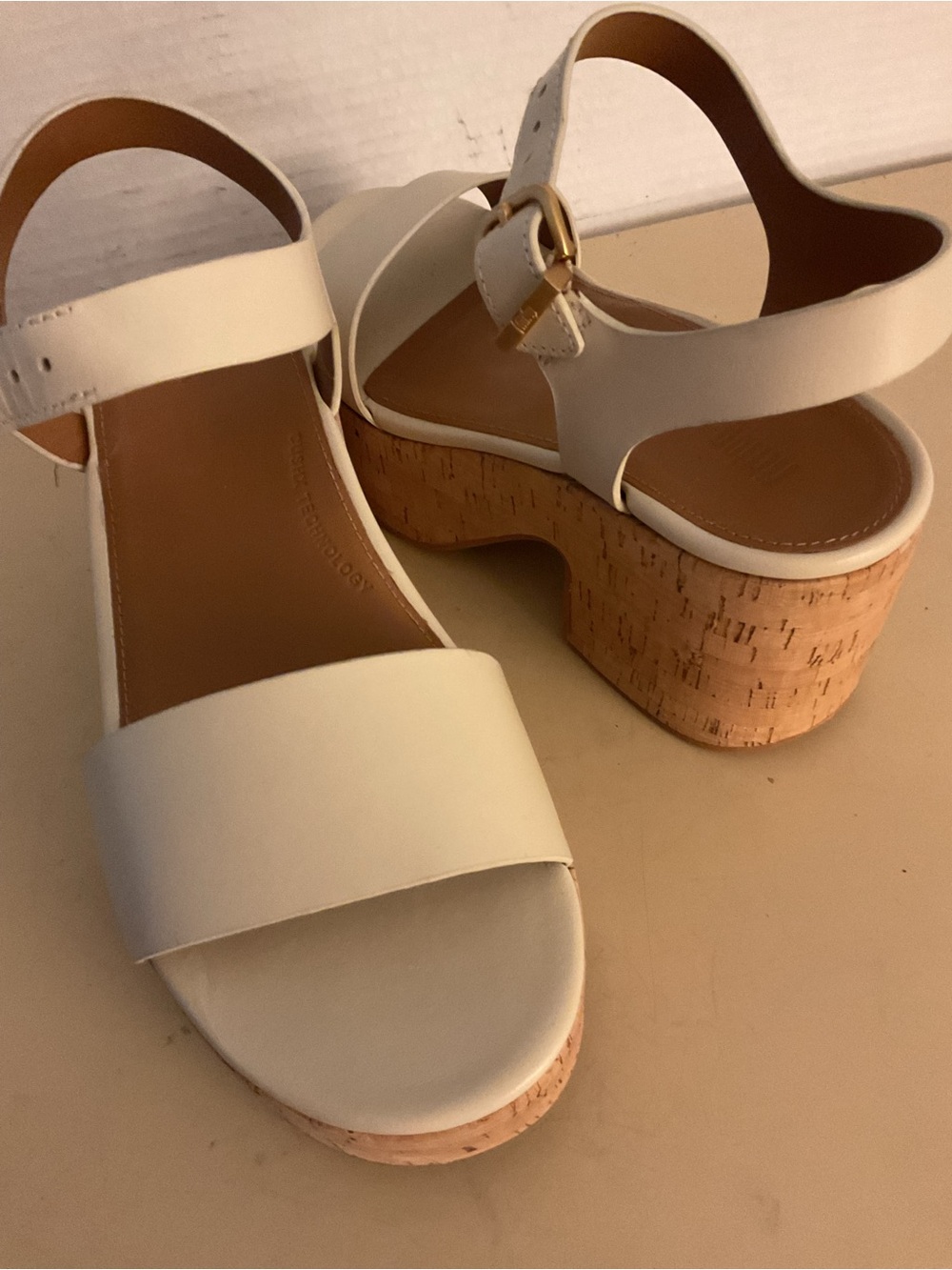 Fitflop women beige leather platform heel sandals US 6.5
